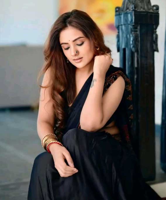 Jasmeen Noida Escort Girl